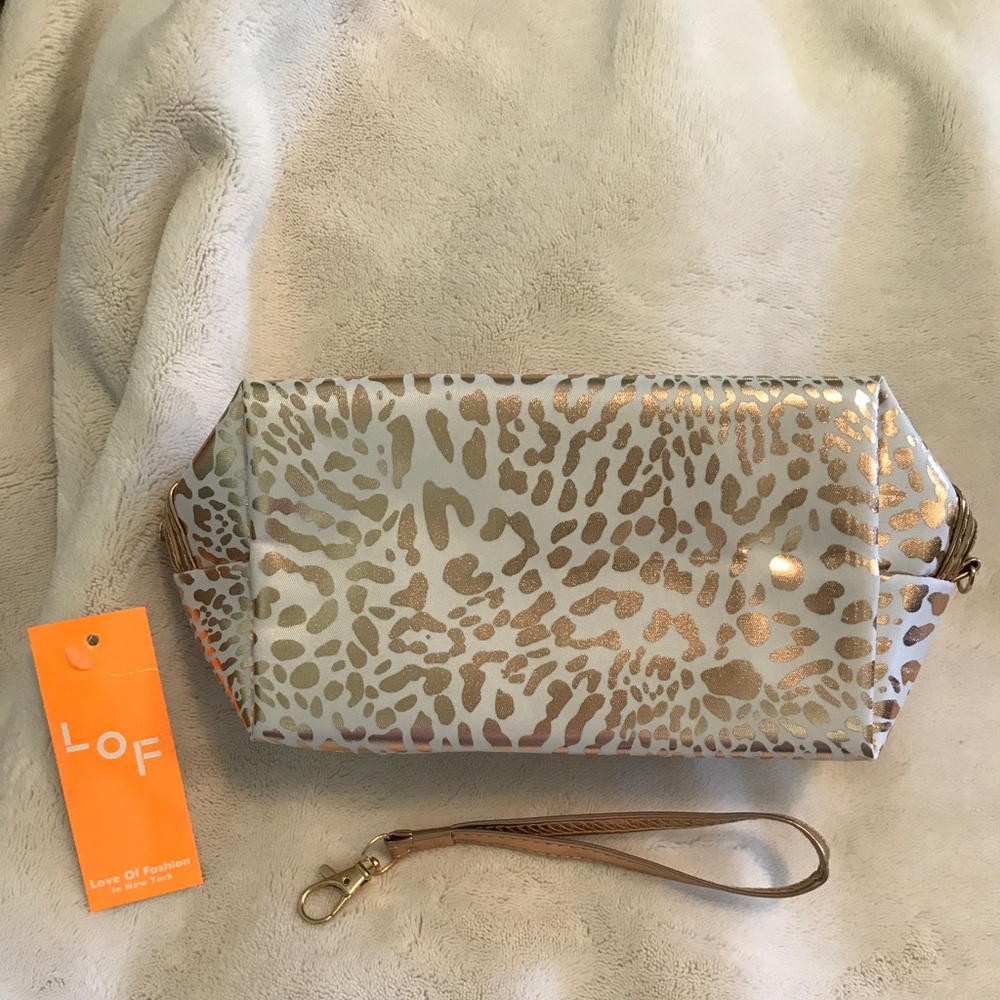 NEW! 🐆 White Gold Leopard Print Bag